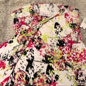 Colorful open back T-shirt